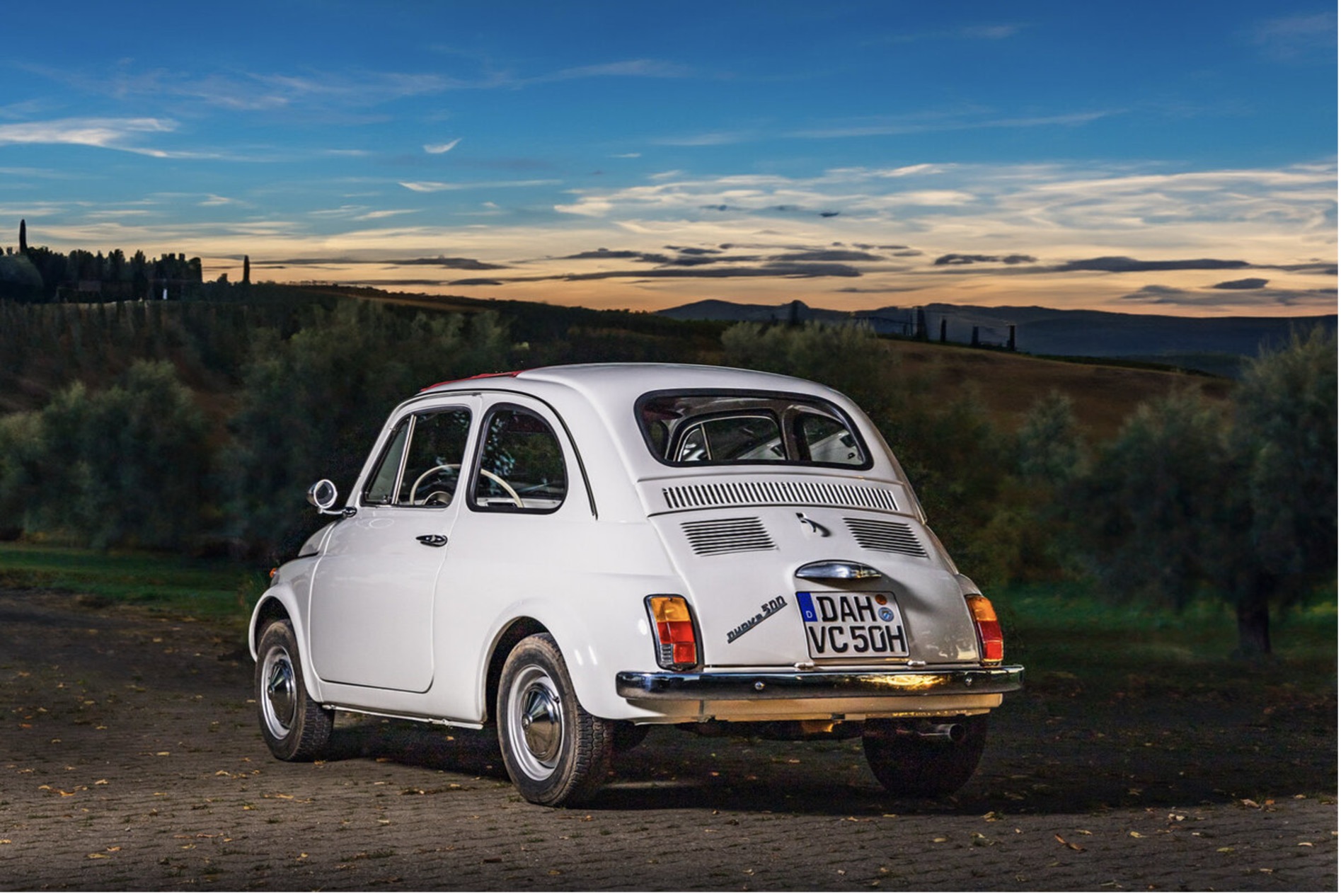 Fiat 500 F in typisch italienischer Szenerie